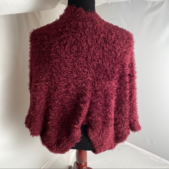 Romeo and Juliet Couture burgundy fuzzy cardigan M - Picture 3 of 8